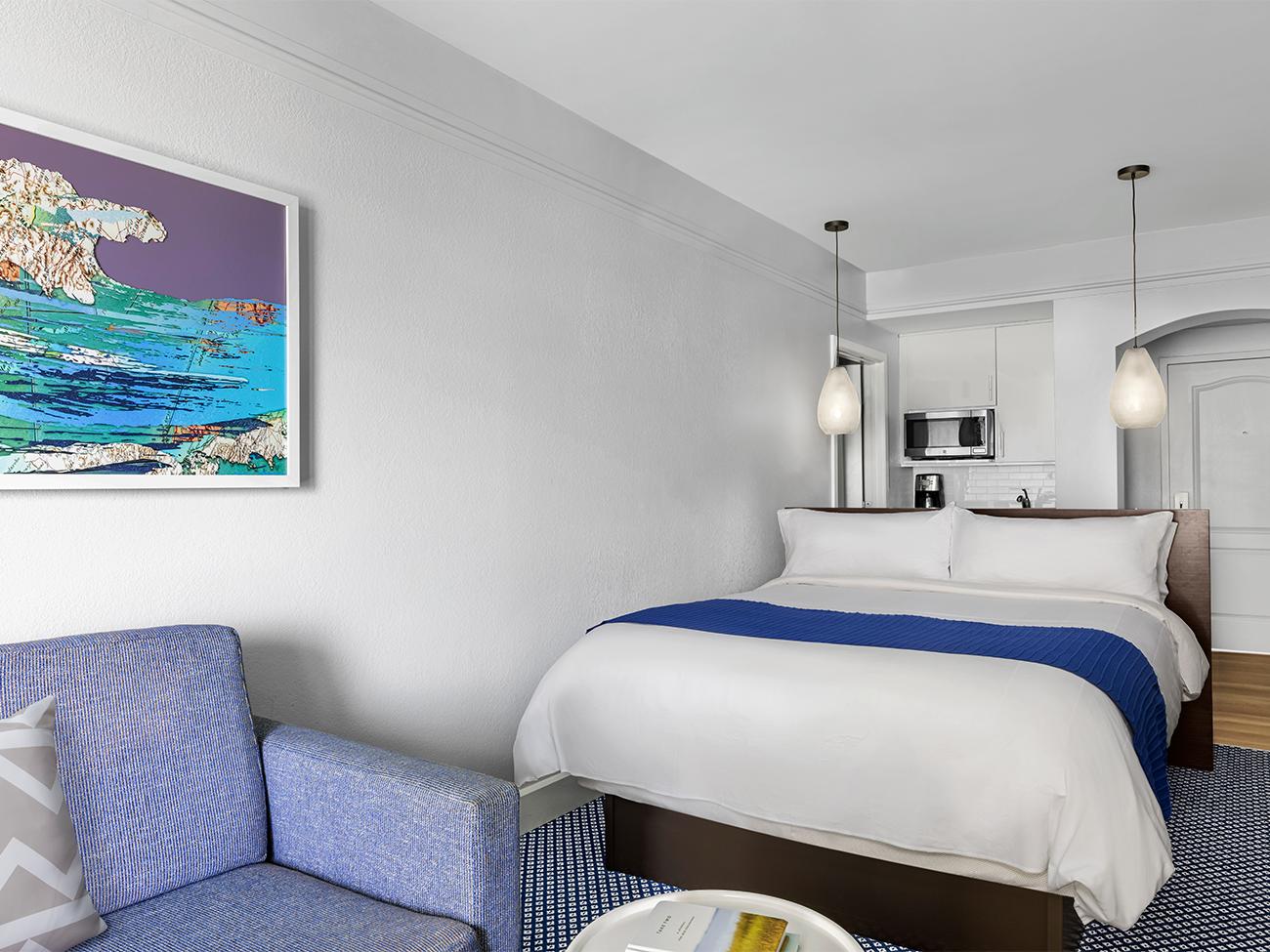 Kitchenette and Bed (Guestroom)